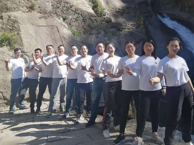 睿寂行空壓機(jī)人，嶗山一日游！